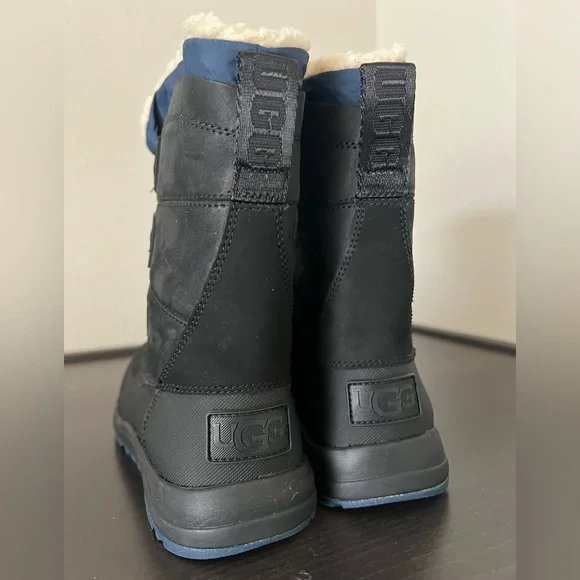 UGG Bellemore Weather 1130356K Kids Size 2